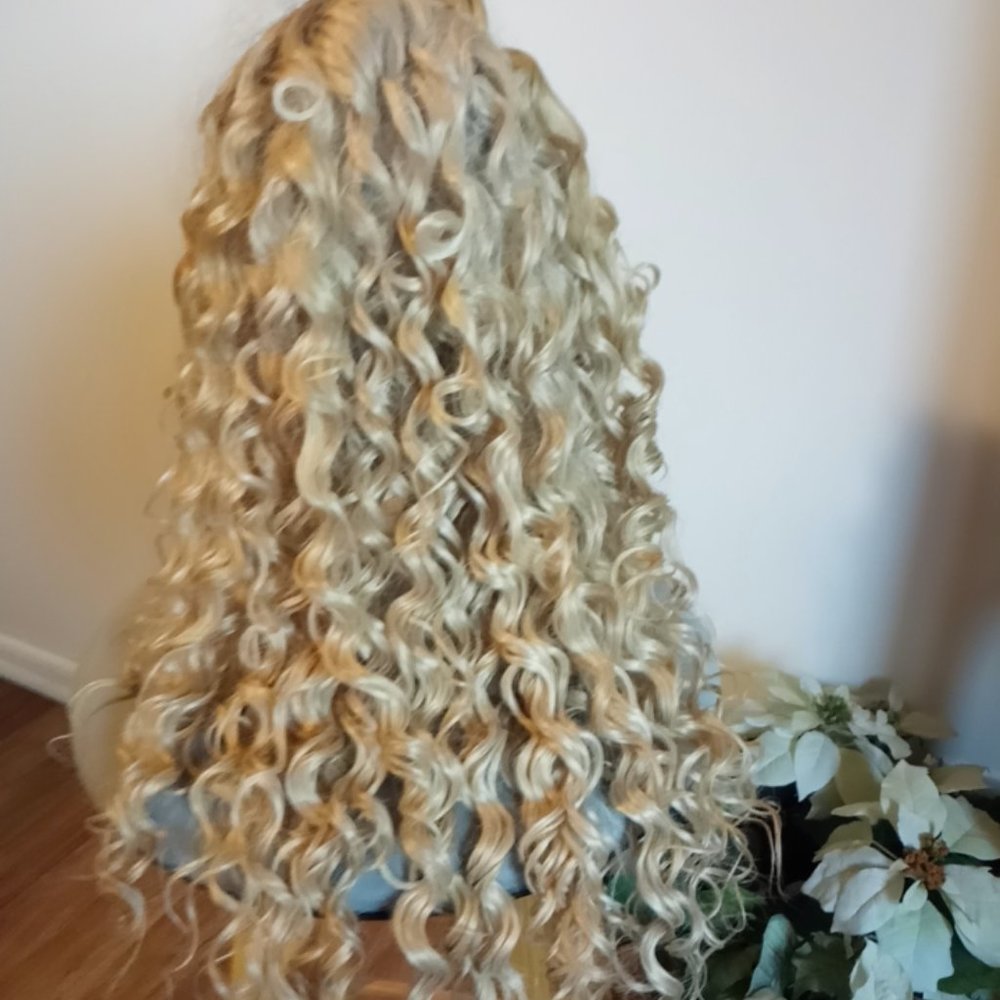 ASH BLONDE w/DARK ROOT CORSCREW LACE FRONT WIG